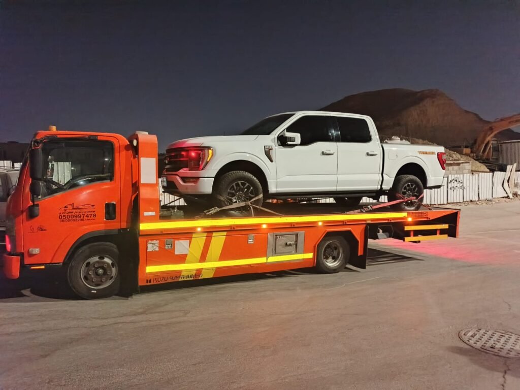إنقاذ السيارات العالقة في الرمال بالرياض