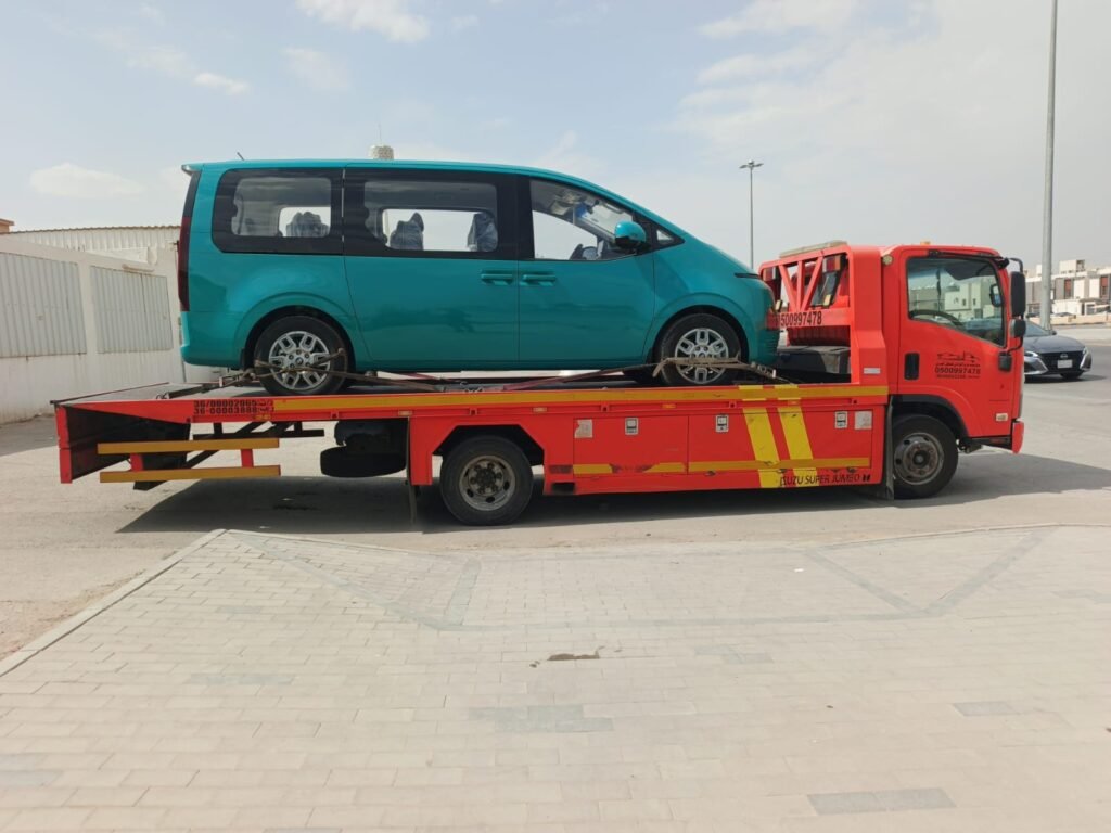 إنقاذ السيارات العالقة في الرمال بالرياض